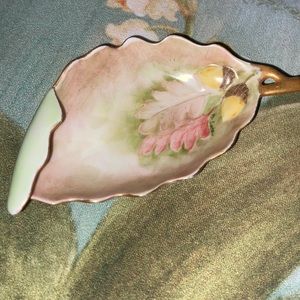 VINTAGE HAND PAINTED CURLED LEAF DISH